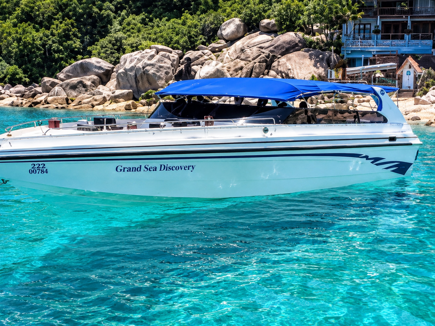 Grand Sea Discovery boat in turquoise water